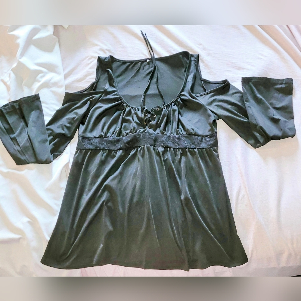 Ladies Gothic inspired top, Size XL, lace up bust,  bell sleeves, cold shoulders